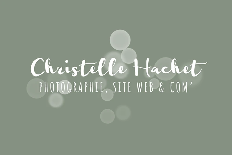 Logo Christelle Hachet Photographe et Création Site Internet à Vannes - Fond Vert